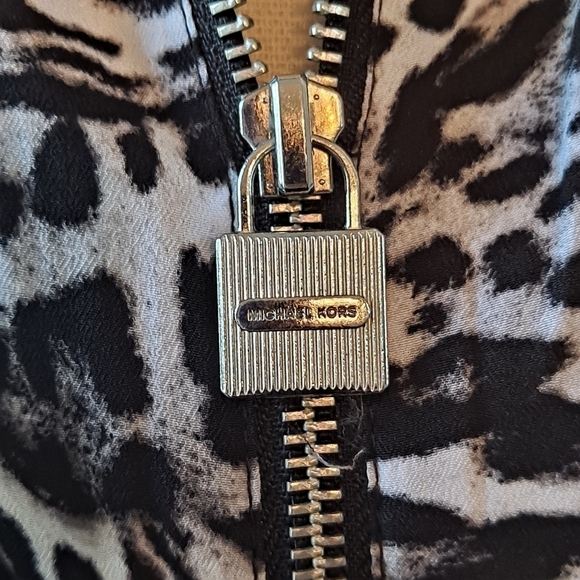 MICHAEL Michael Kors Size 0X B/W Cheetah Print Top with Drawstring Waist - Picture 6 of 12